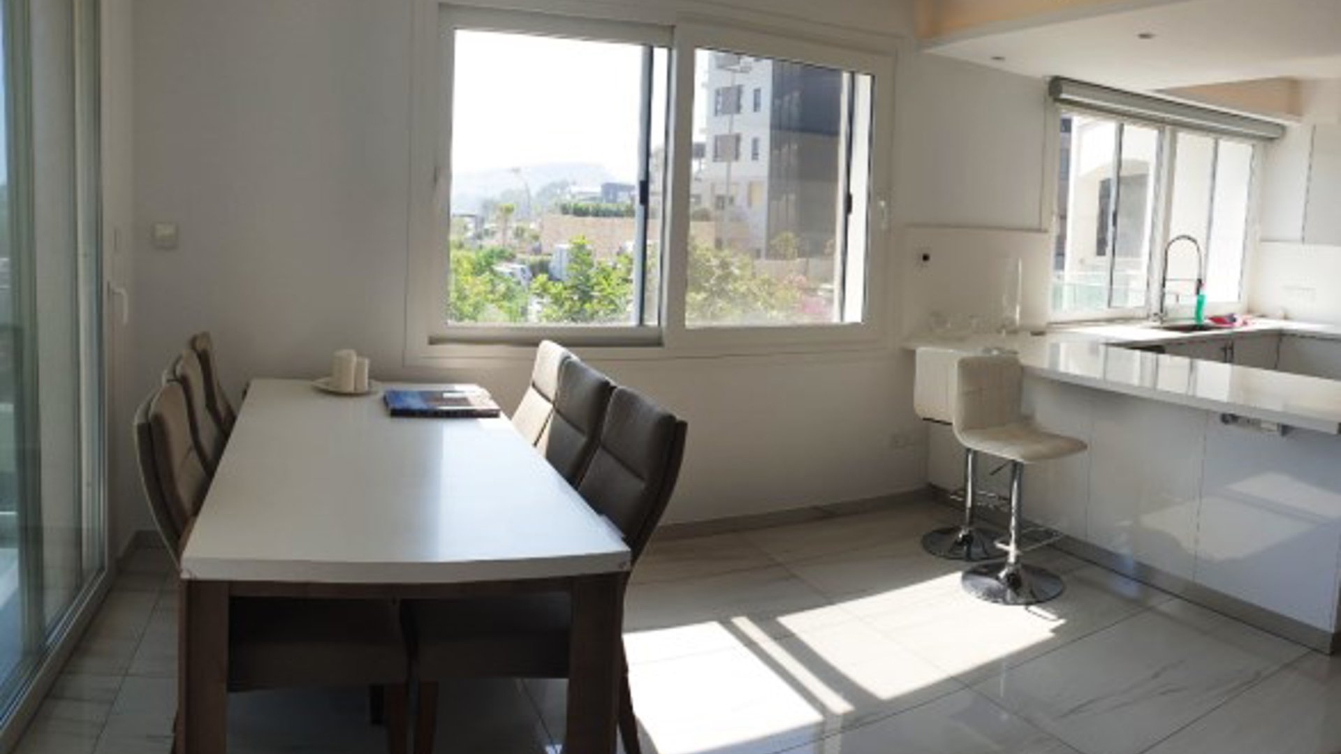 3 bedrooms Apartment in Agios Tychonas, Limassol, Cyprus No. 26114