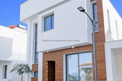 Вилла с 4 спальнями в Дромолаксия, Ларнака,  № 50910