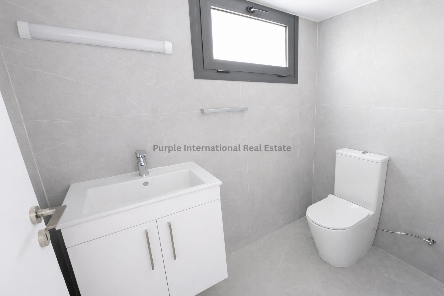 4 chambres Villa à Dromolaxia, Larnaka, Chypre No. 50910
