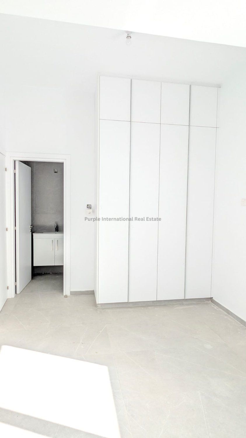 4 chambres Villa à Dromolaxia, Larnaka, Chypre No. 50910
