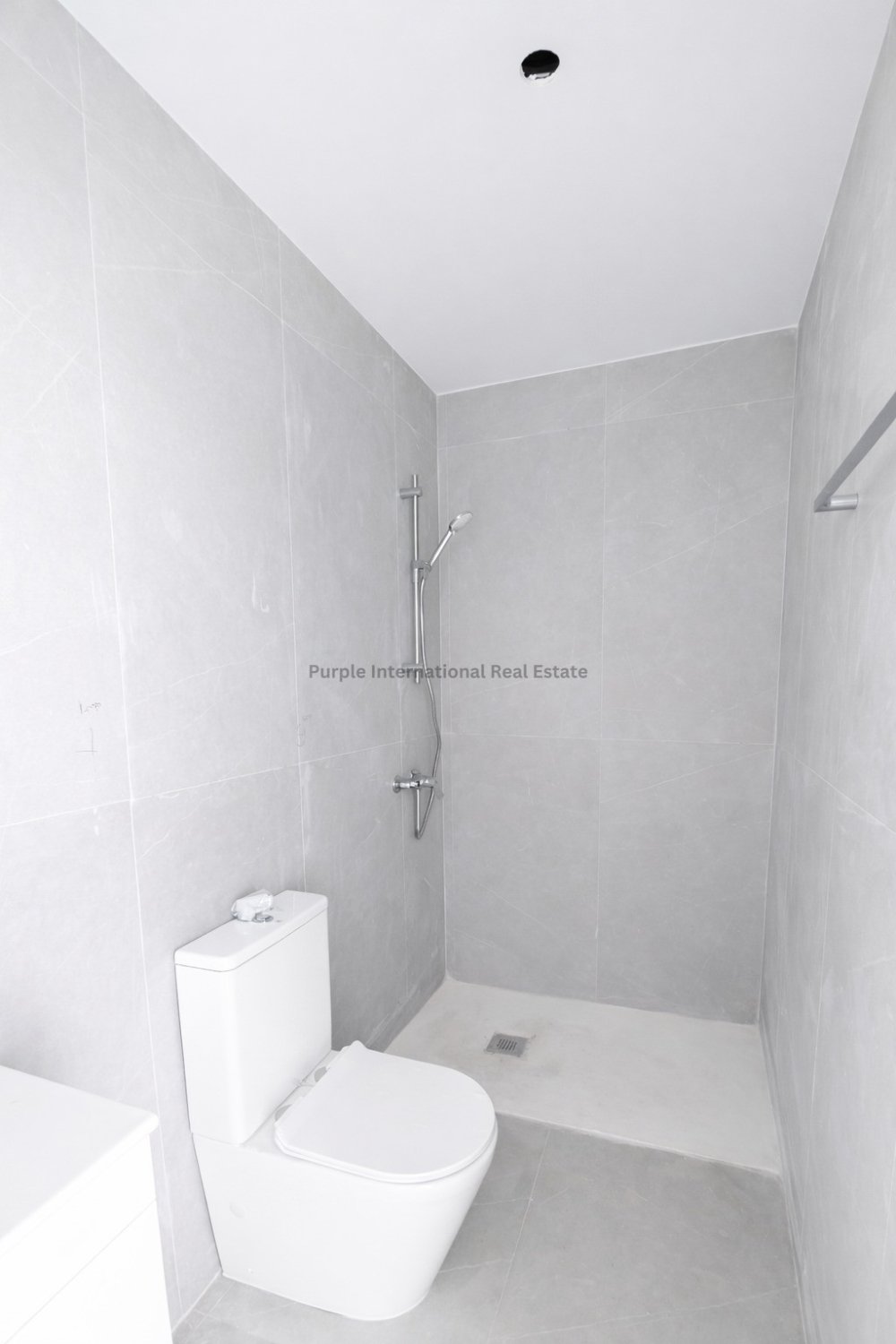 4 chambres Villa à Dromolaxia, Larnaka, Chypre No. 50910