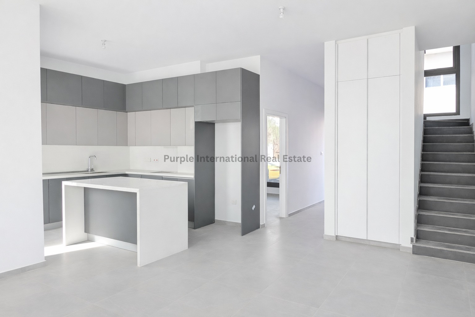 4 chambres Villa à Dromolaxia, Larnaka, Chypre No. 50910