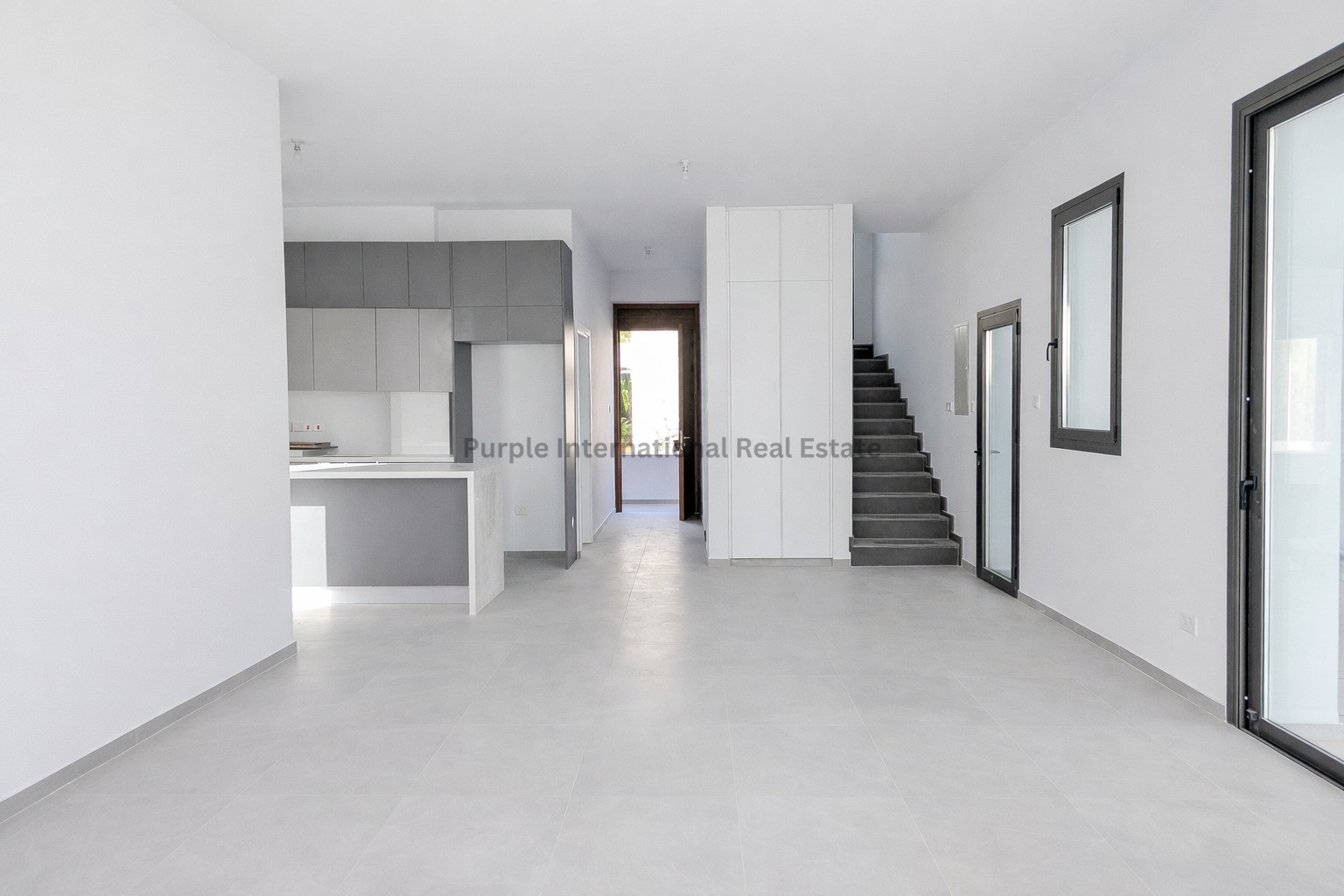 4 chambres Villa à Dromolaxia, Larnaka, Chypre No. 50910