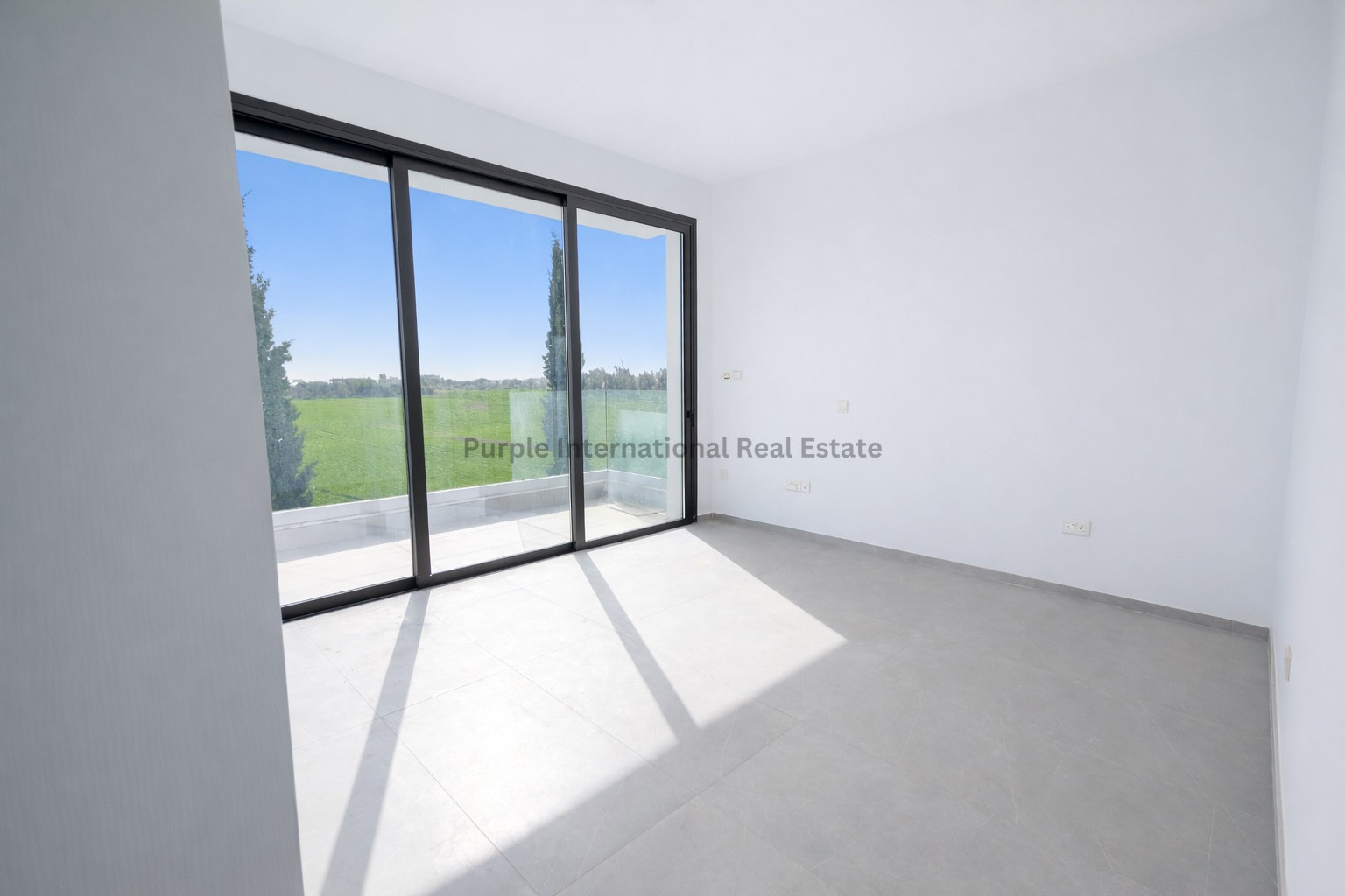 4 chambres Villa à Dromolaxia, Larnaka, Chypre No. 50910