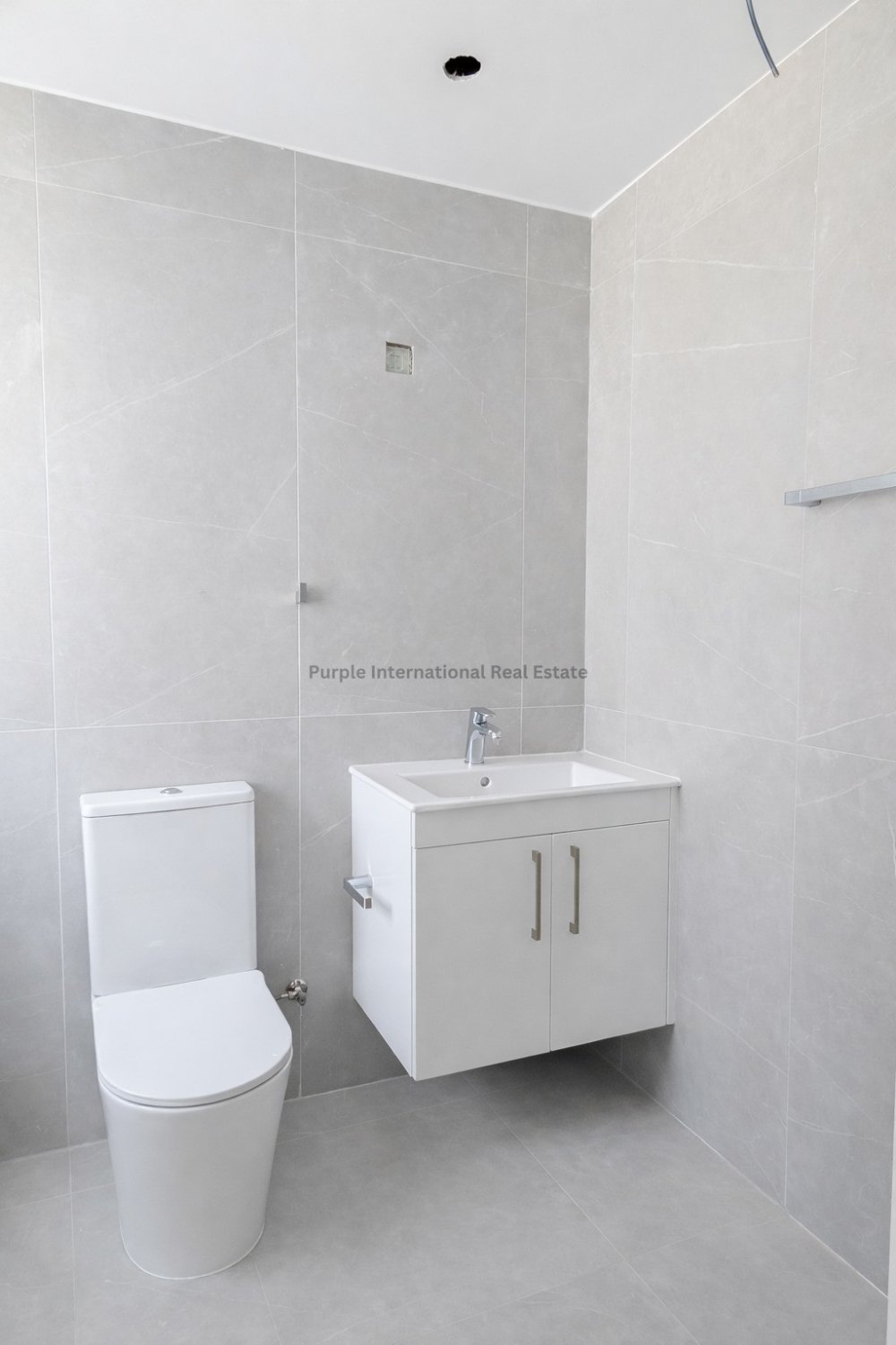 4 chambres Villa à Dromolaxia, Larnaka, Chypre No. 50910