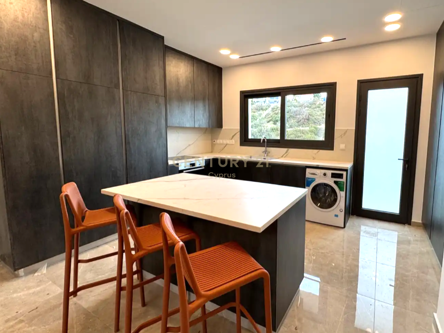 3 bedrooms Penthouse in Germasogeia, Limassol, Cyprus No. 55487