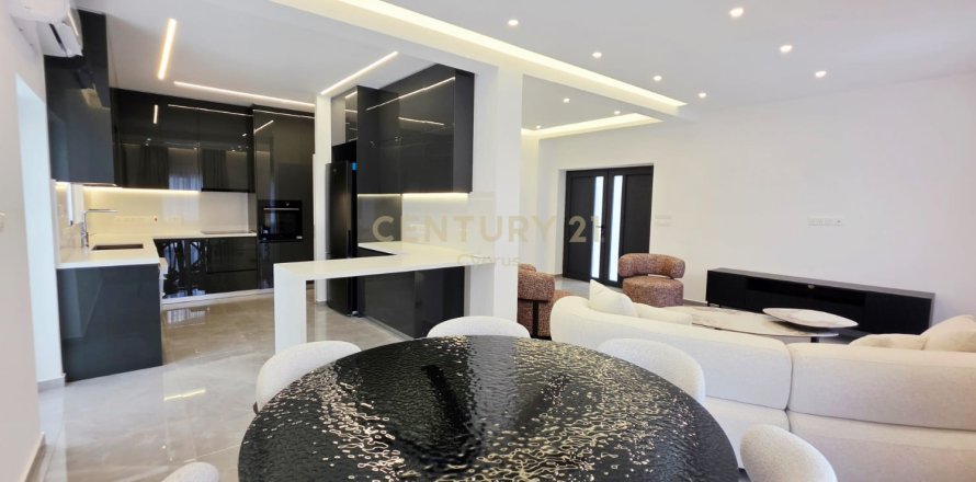 3 bedrooms Villa in Limassol,  No. 57193
