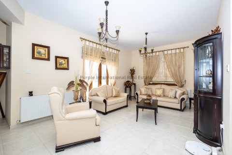 3 dormitorios Villa en Xylofagou, Larnaka,  No. 53147 2
