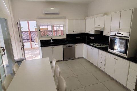 3 bedrooms Townhouse in Larnaca, Larnaka,  No. 39923 13