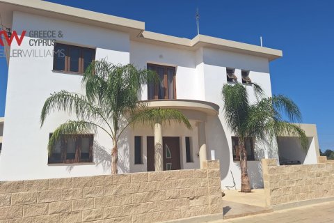 4 bedrooms Townhouse in Frenaros, Ammochostos,  No. 39926