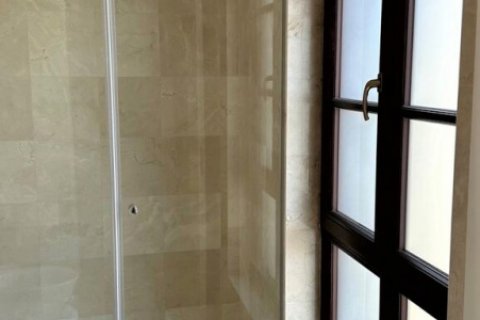 3 bedrooms Apartment in Limassol, No. 38150 11