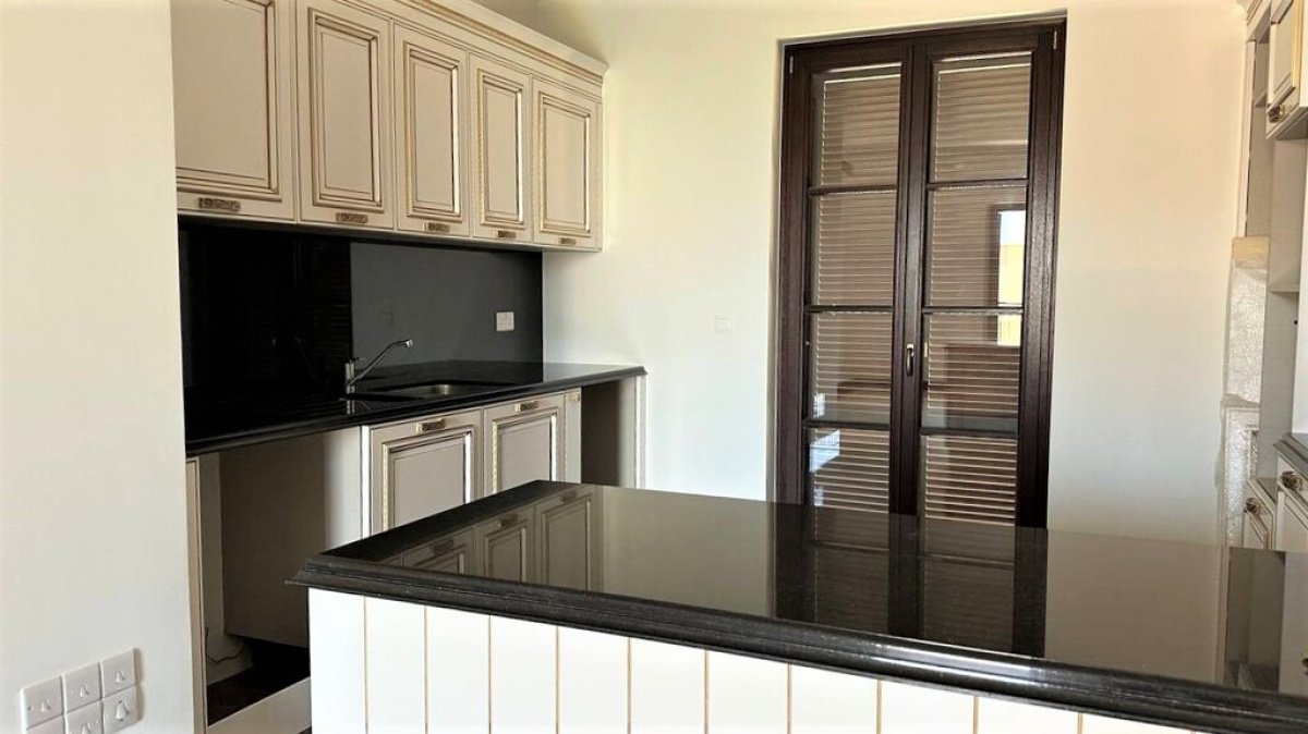 3 bedrooms Apartment in Limassol, Cyprus No. 38150