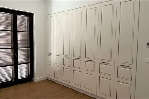 3 bedrooms Apartment in Limassol, No. 38150 7