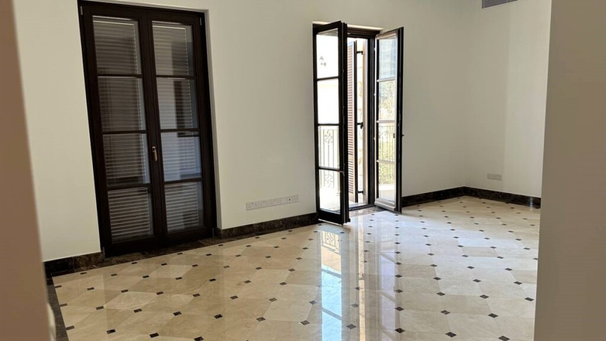 3 bedrooms Apartment in Limassol, Cyprus No. 38150