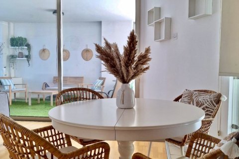 2 bedrooms Apartment in Larnaca, Larnaka,  No. 50530 3