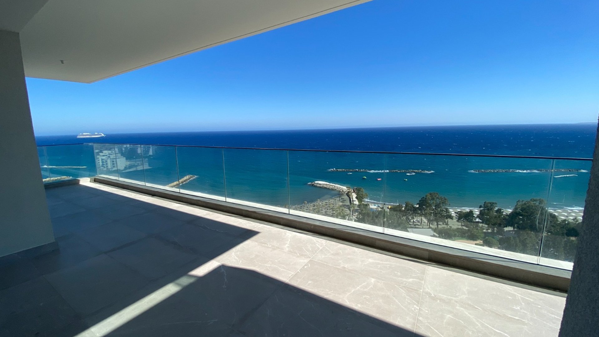3 bedrooms Apartment in Agios Tychonas, Limassol, Cyprus No. 28236