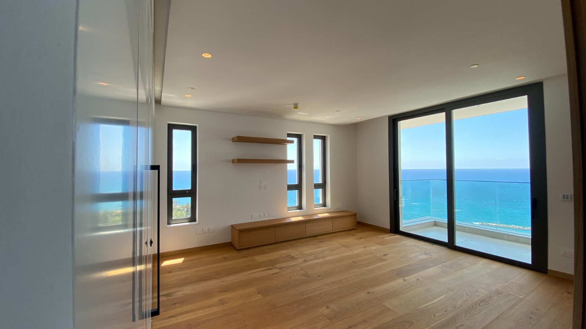 3 bedrooms Apartment in Agios Tychonas, Limassol, Cyprus No. 28236
