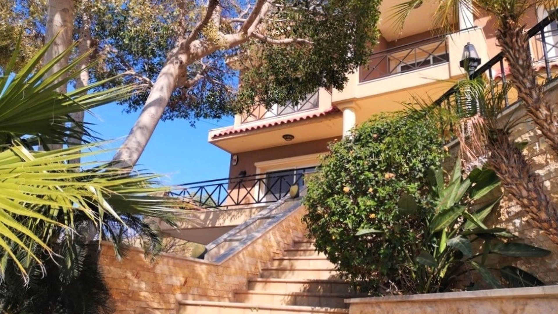 5 bedrooms Villa in Limassol, Cyprus No. 28235