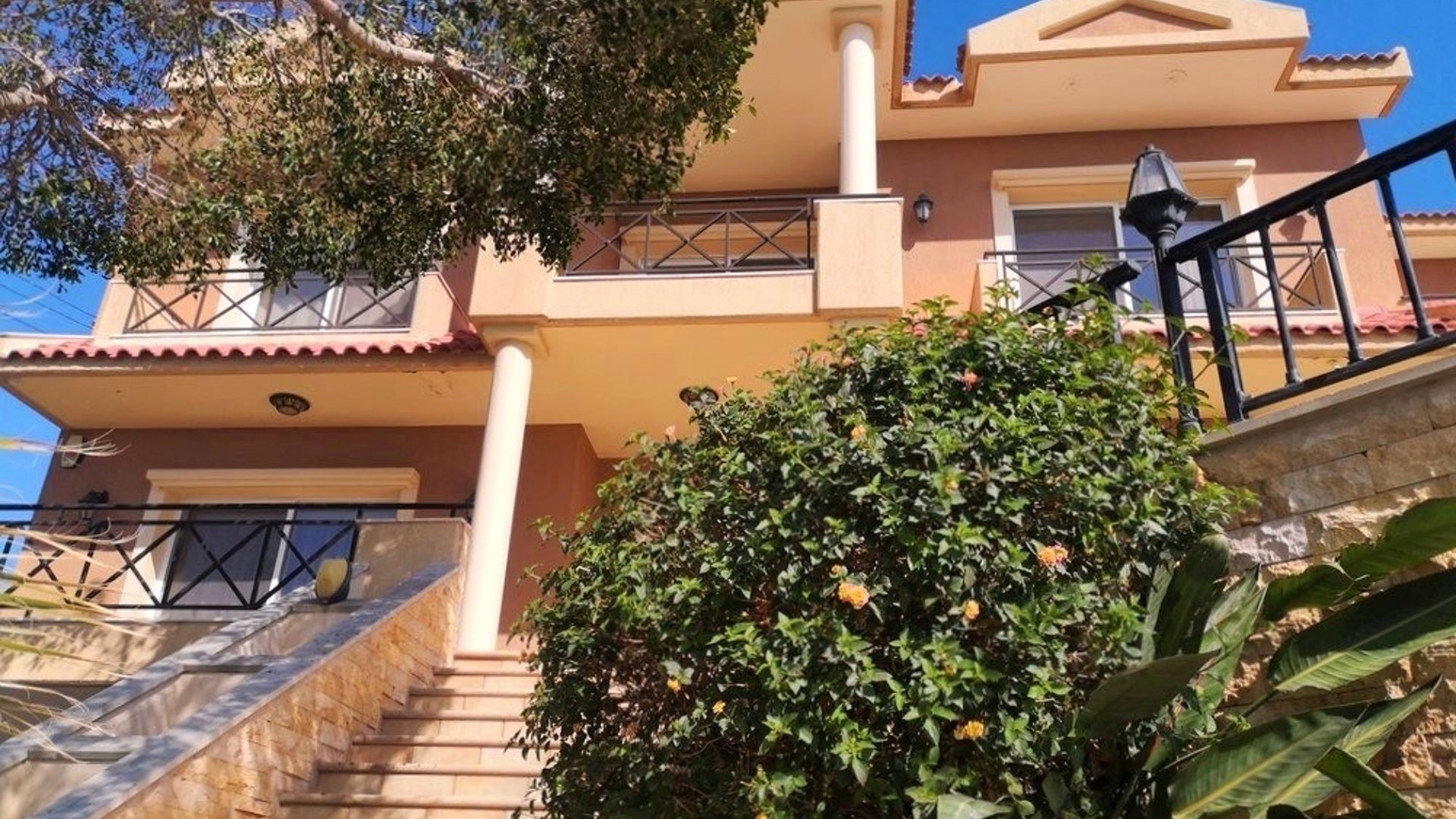 5 bedrooms Villa in Limassol, Cyprus No. 28235