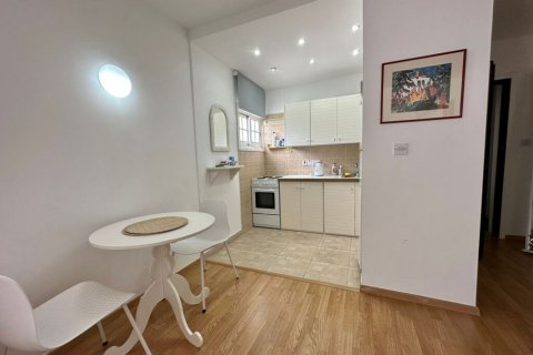 4 bedrooms Apartment in Limassol,  No. 38177 11