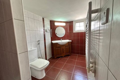 4 bedrooms Apartment in Limassol,  No. 38177 15