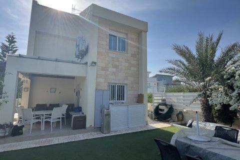 3 bedrooms Townhouse in Pervolia, Larnaka,  No. 39945 2