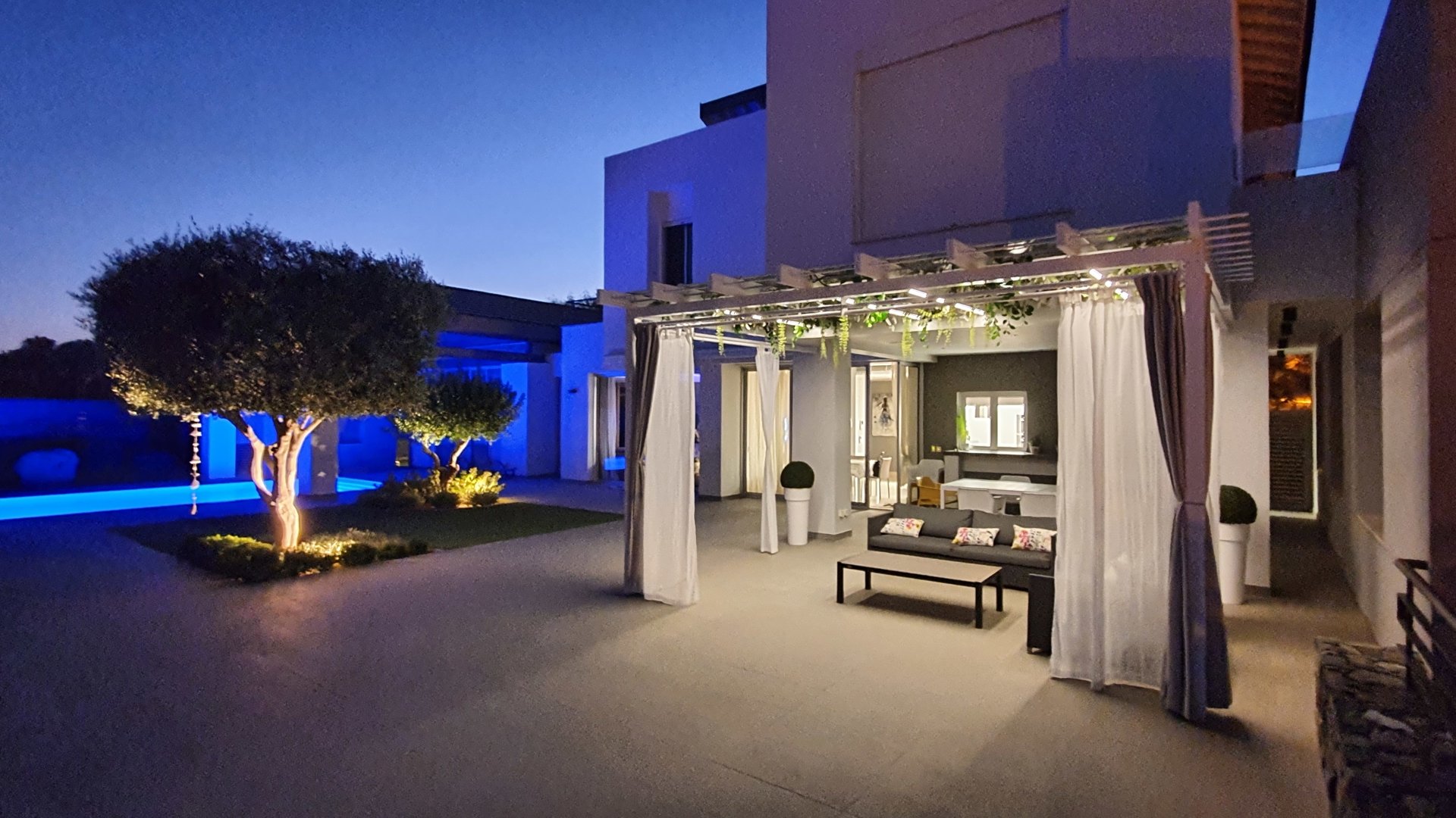 5 bedrooms Villa in Limassol, Cyprus No. 25717
