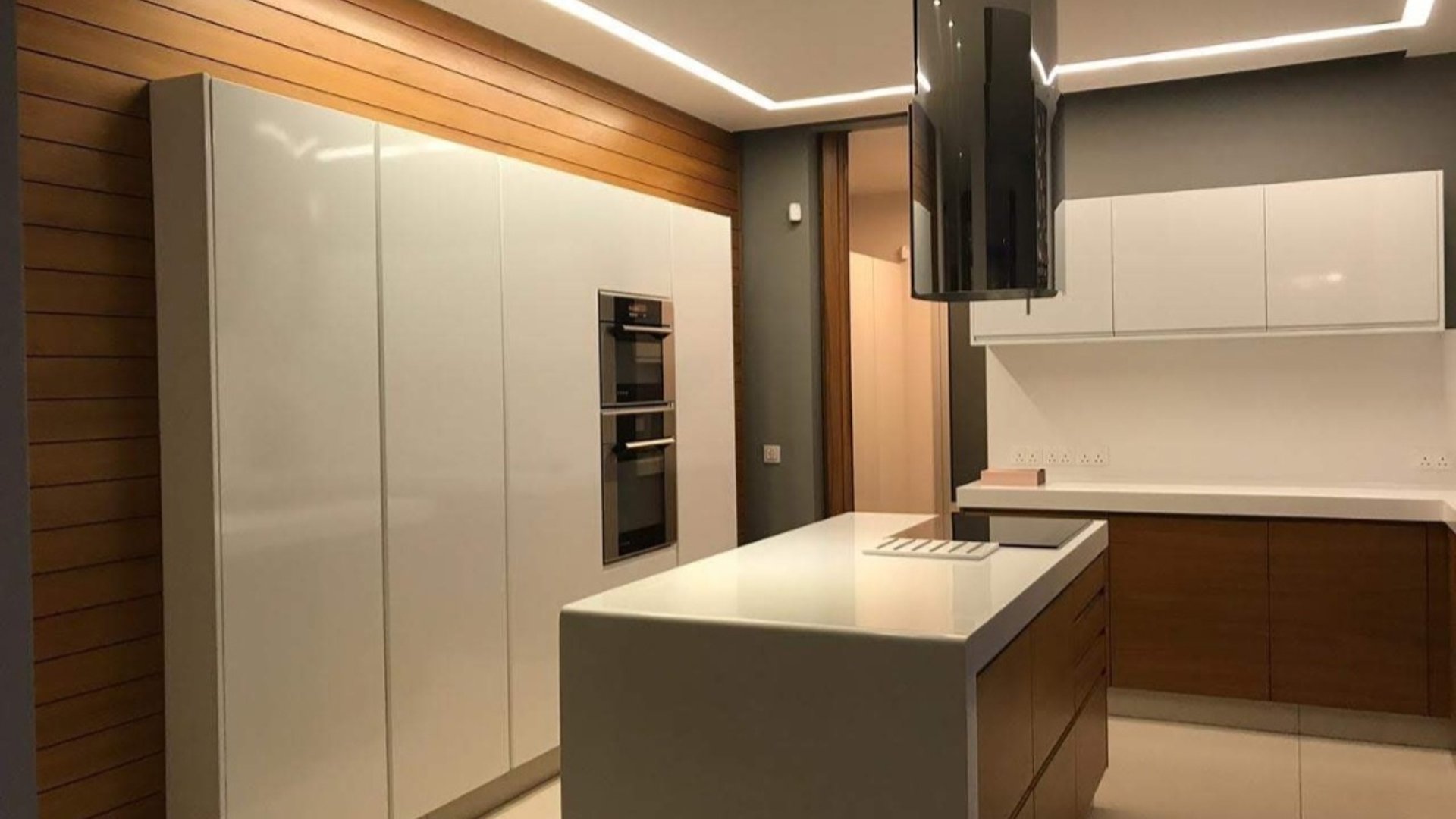 5 bedrooms Villa in Limassol, Cyprus No. 25717