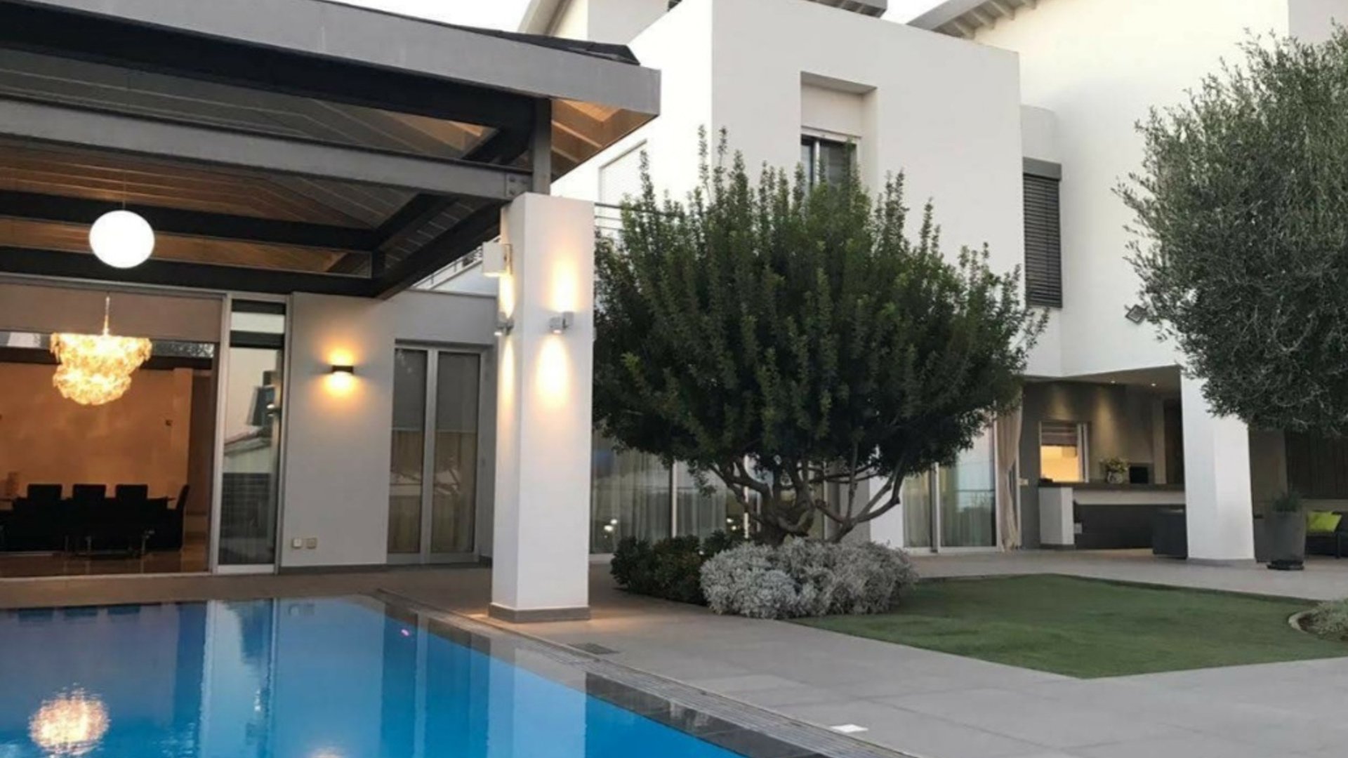 5 bedrooms Villa in Limassol, Cyprus No. 25717