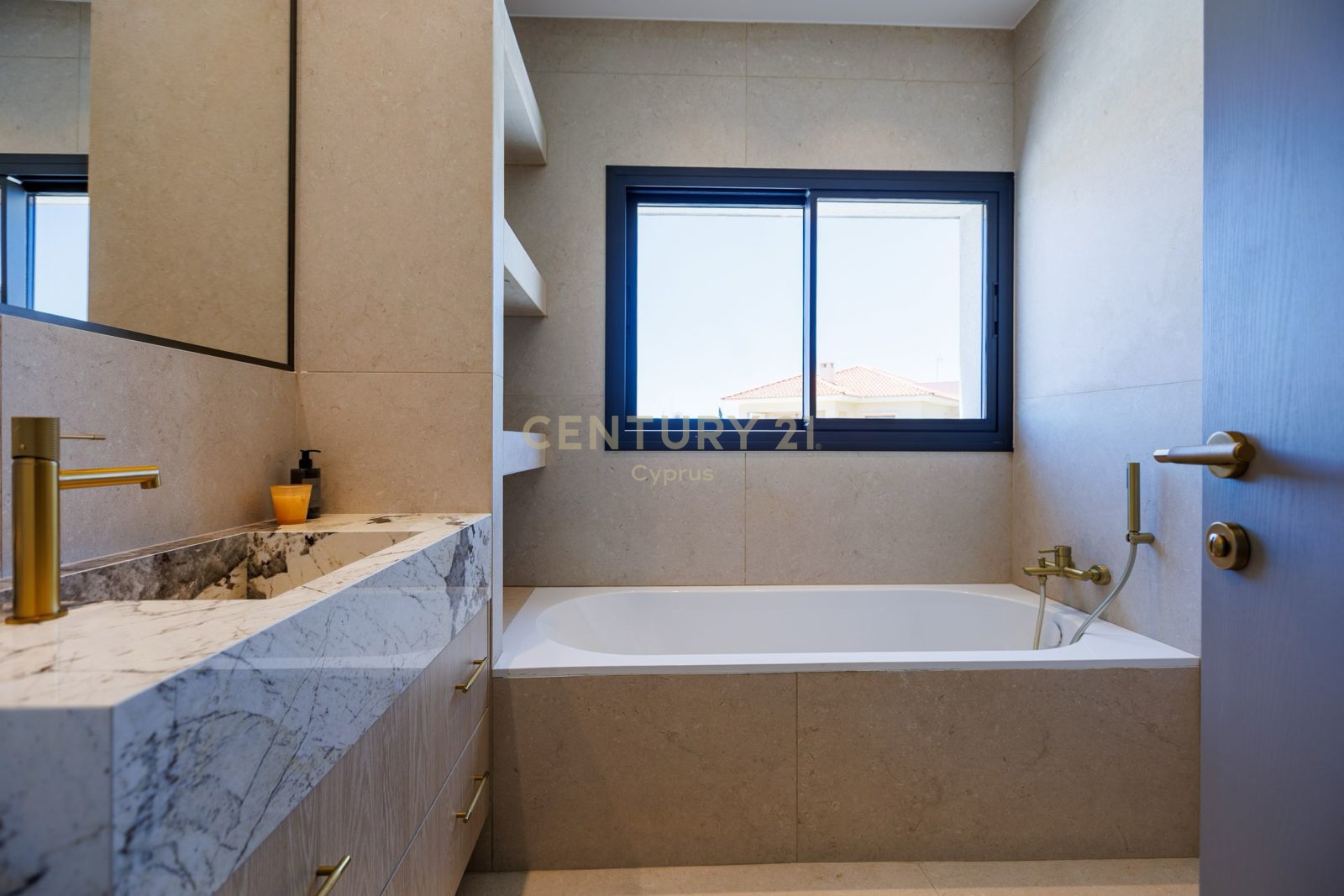 4 bedrooms Villa in Germasogeia, Limassol, Cyprus No. 53464
