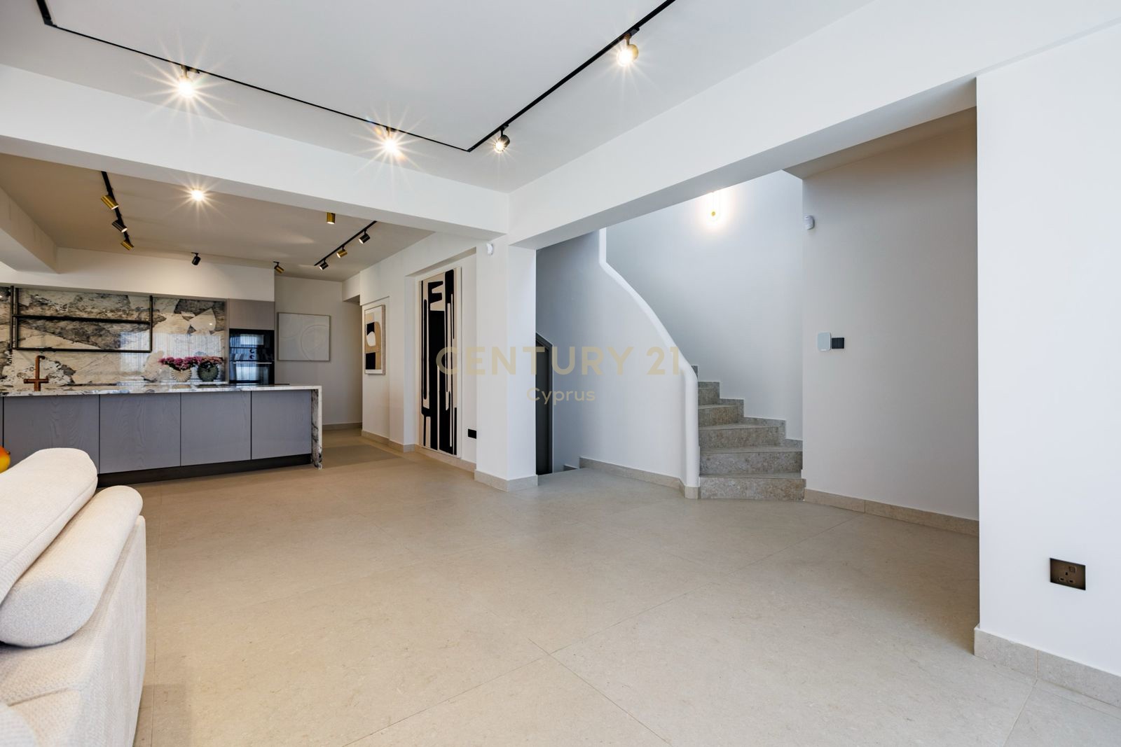 4 bedrooms Villa in Germasogeia, Limassol, Cyprus No. 53464
