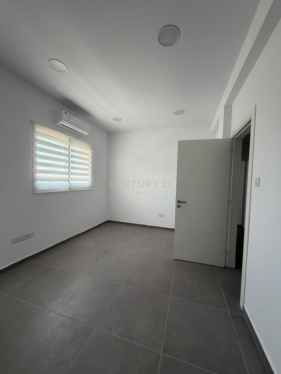 110m2 Bureau à Mesa Geitonia, Limassol, Chypre No. 53463