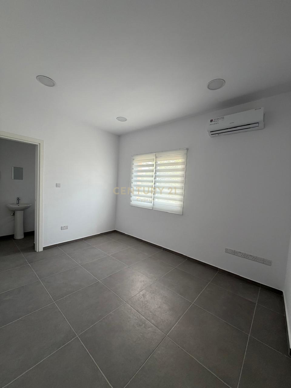 110m2 Bureau à Mesa Geitonia, Limassol, Chypre No. 53463