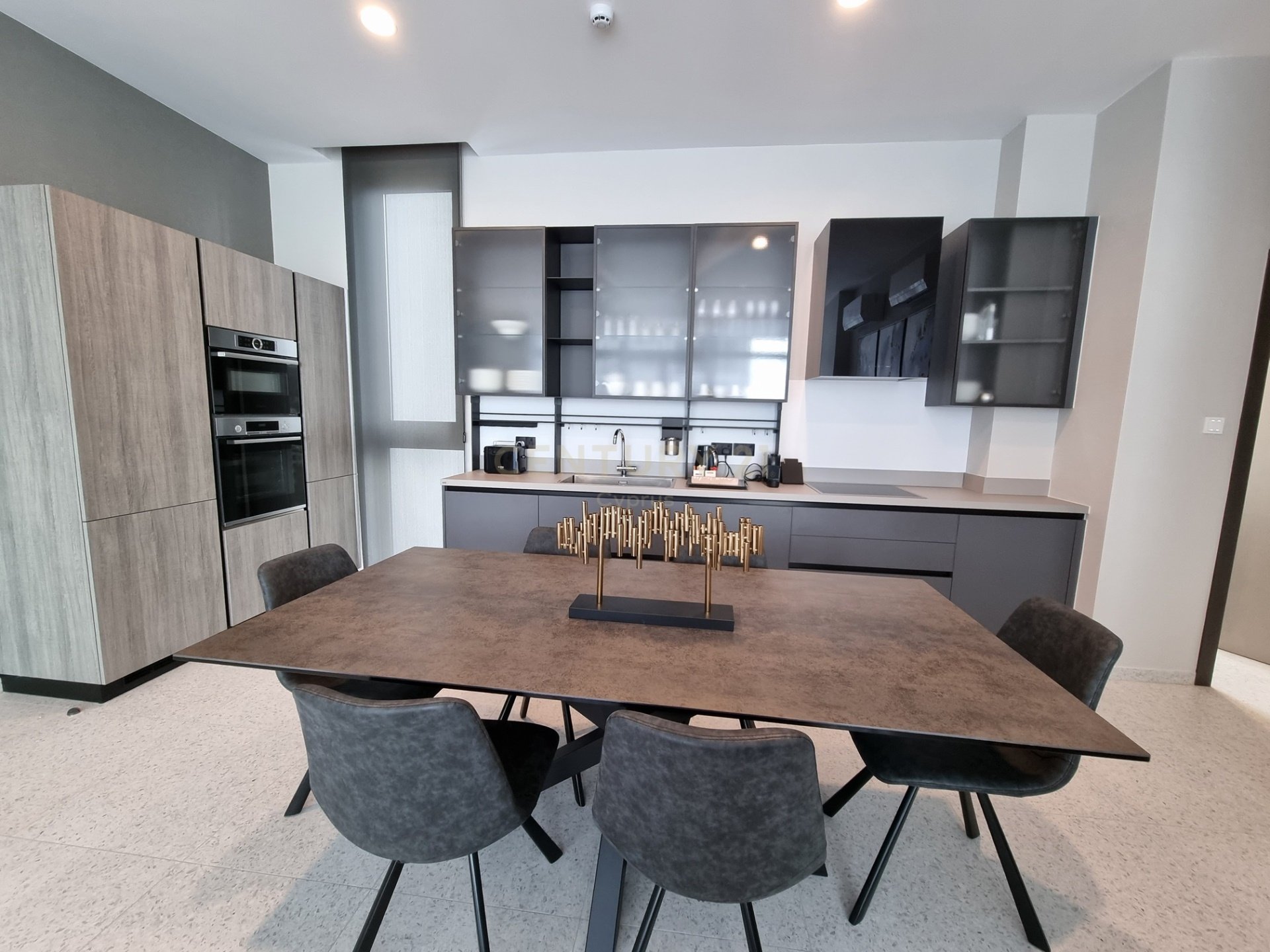3 dormitorios Apartamento en Germasogeia, Limassol, Chipre No. 31184