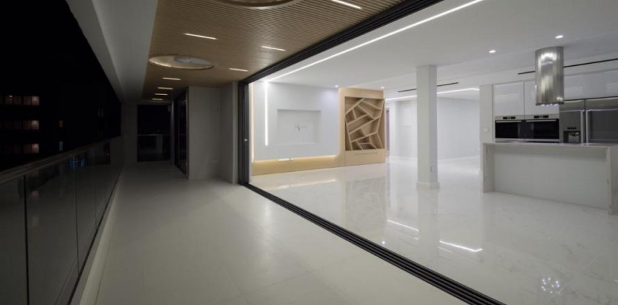 3 dormitorios Apartamento en Limassol,  No. 38567