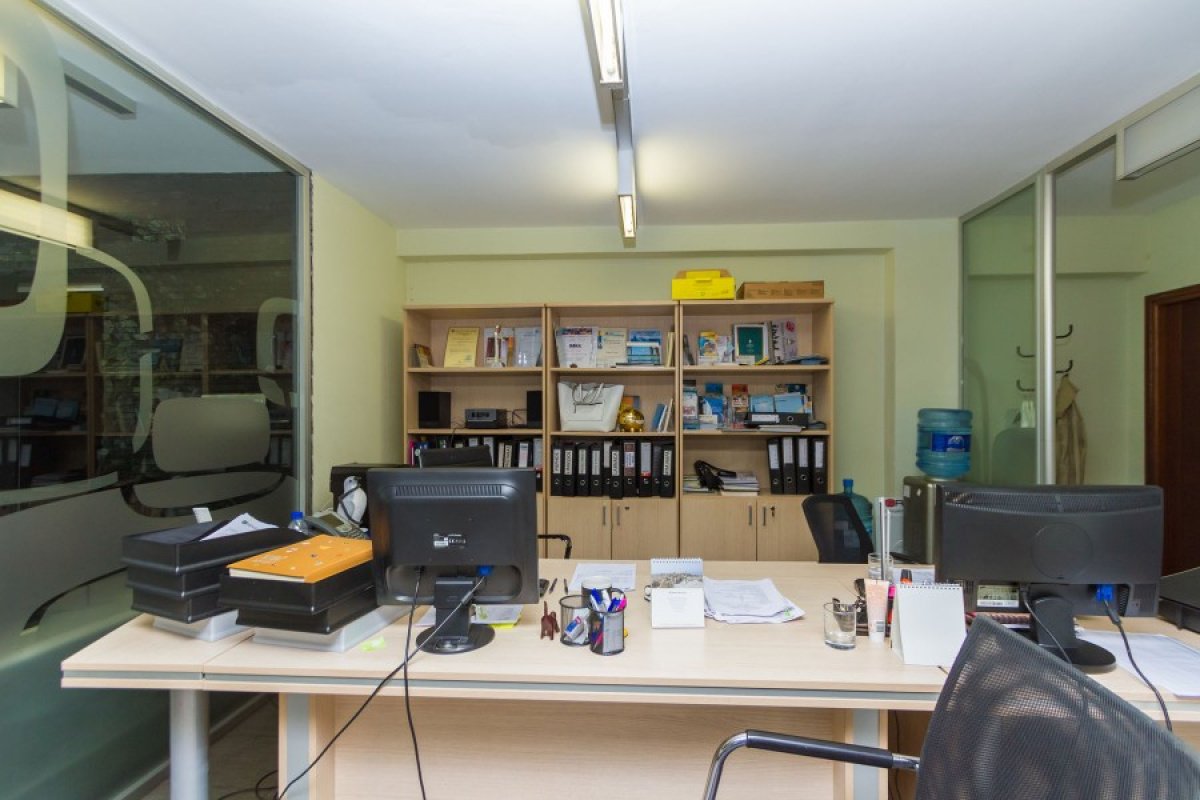 153m2 Commercial property in Nicosia, Cyprus No. 38568