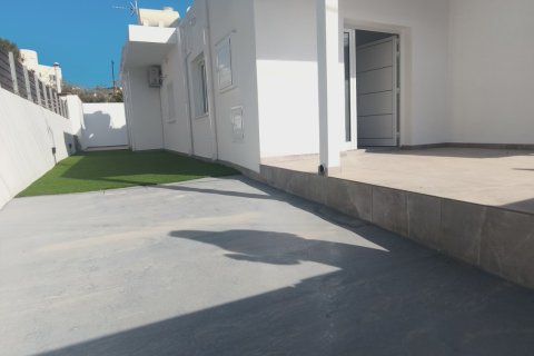 2 bedrooms Townhouse in Larnaca, Larnaka,  No. 39641 2