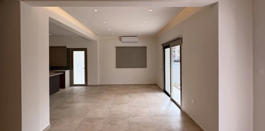 3 bedrooms Apartment in Larnaca, Larnaka,  No. 39644