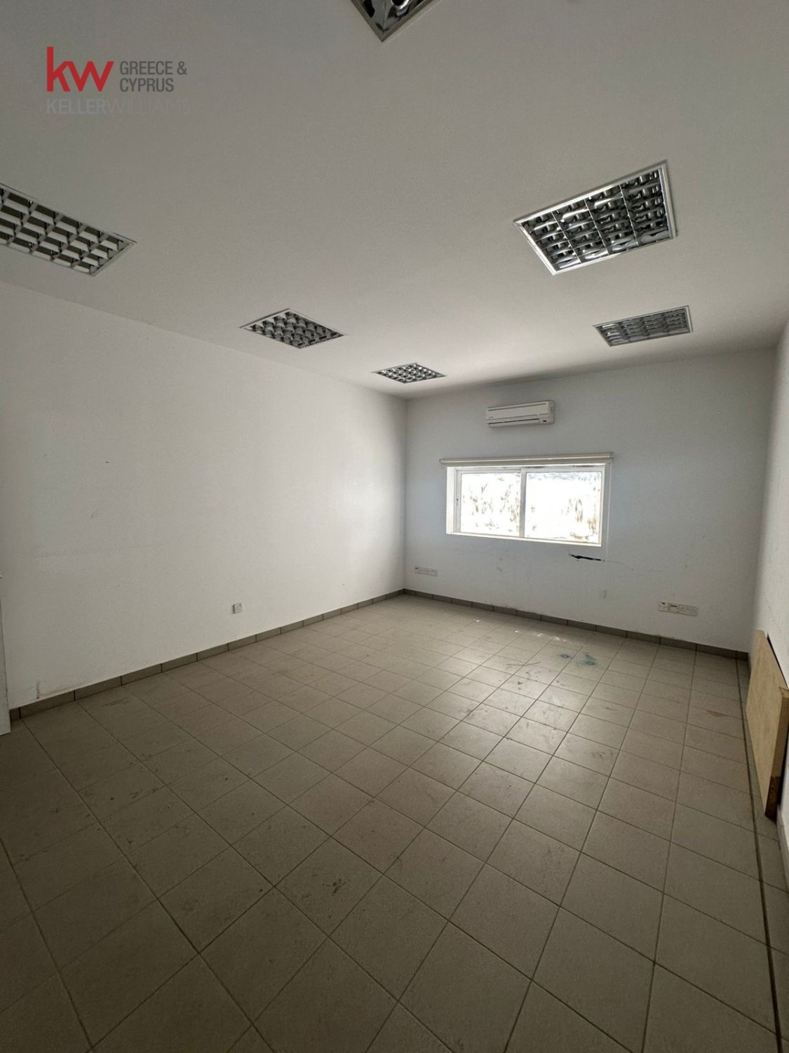 6 habitaciones Almacén en Larnaka, Chipre No. 40271