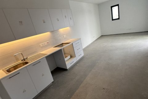 2 bedrooms Apartment in Larnaca, Larnaka,  No. 40269 4