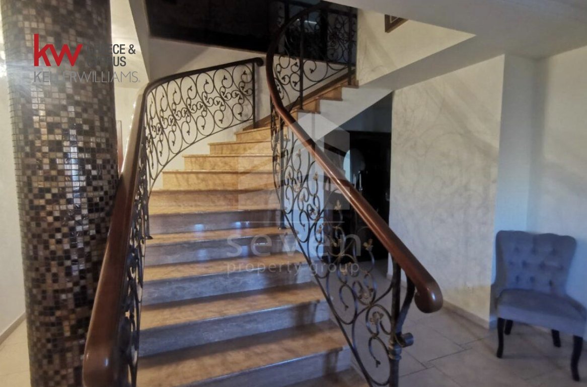 5 bedrooms Townhouse in Larnaka, Cyprus No. 40144