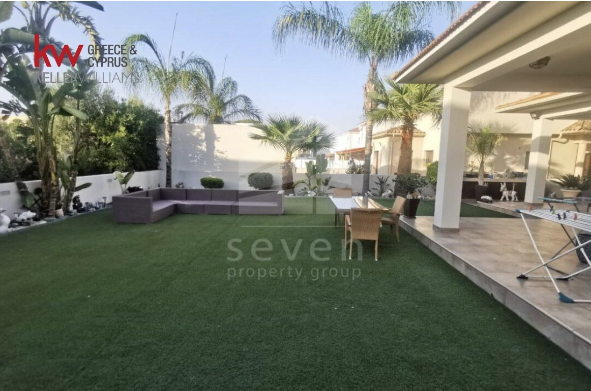 5 bedrooms Townhouse in Larnaka, Cyprus No. 40144