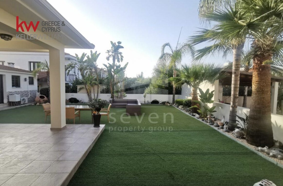 5 bedrooms Townhouse in Larnaka, Cyprus No. 40144