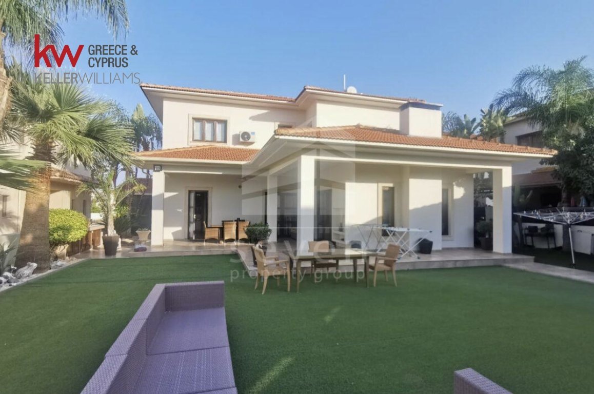 5 bedrooms Townhouse in Larnaka, Cyprus No. 40144
