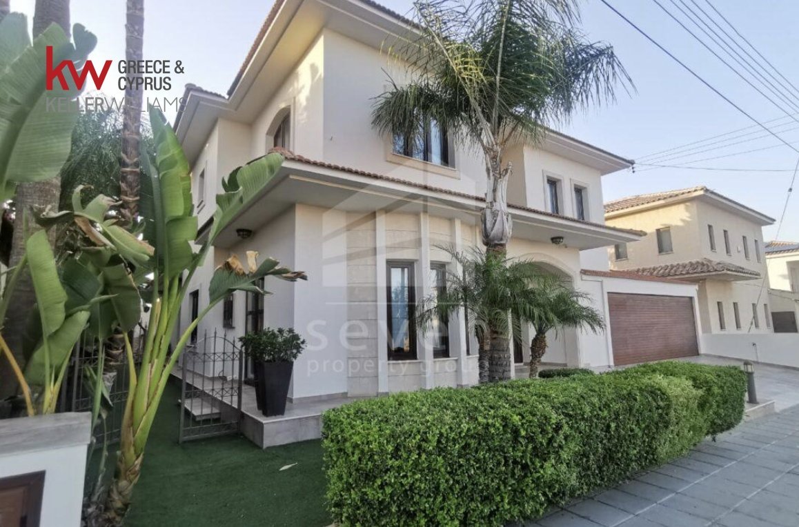 5 bedrooms Townhouse in Larnaka, Cyprus No. 40144