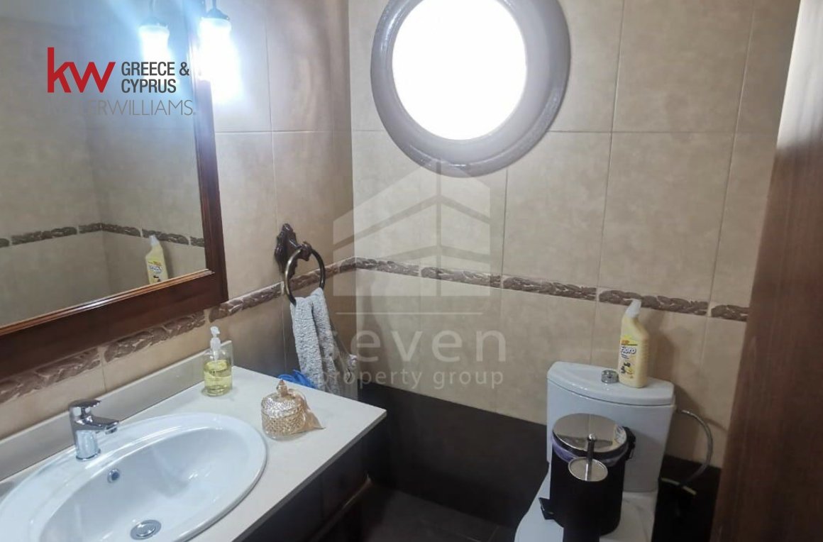 5 bedrooms Townhouse in Larnaka, Cyprus No. 40144