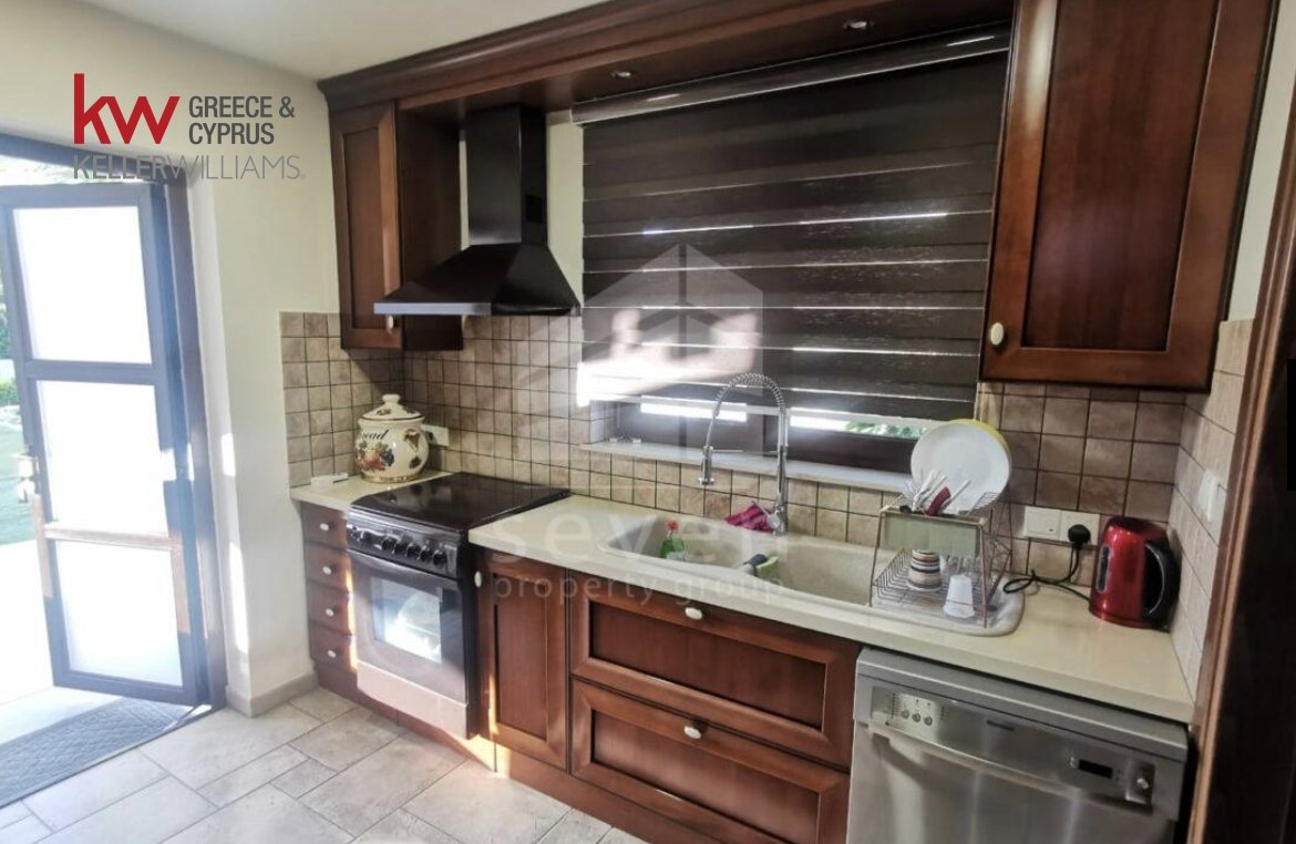 5 bedrooms Townhouse in Larnaka, Cyprus No. 40144