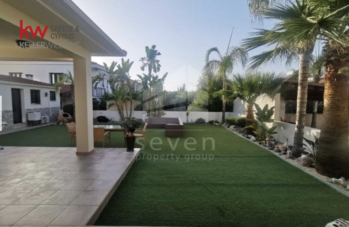 5 bedrooms Townhouse in Larnaka, Cyprus No. 40144