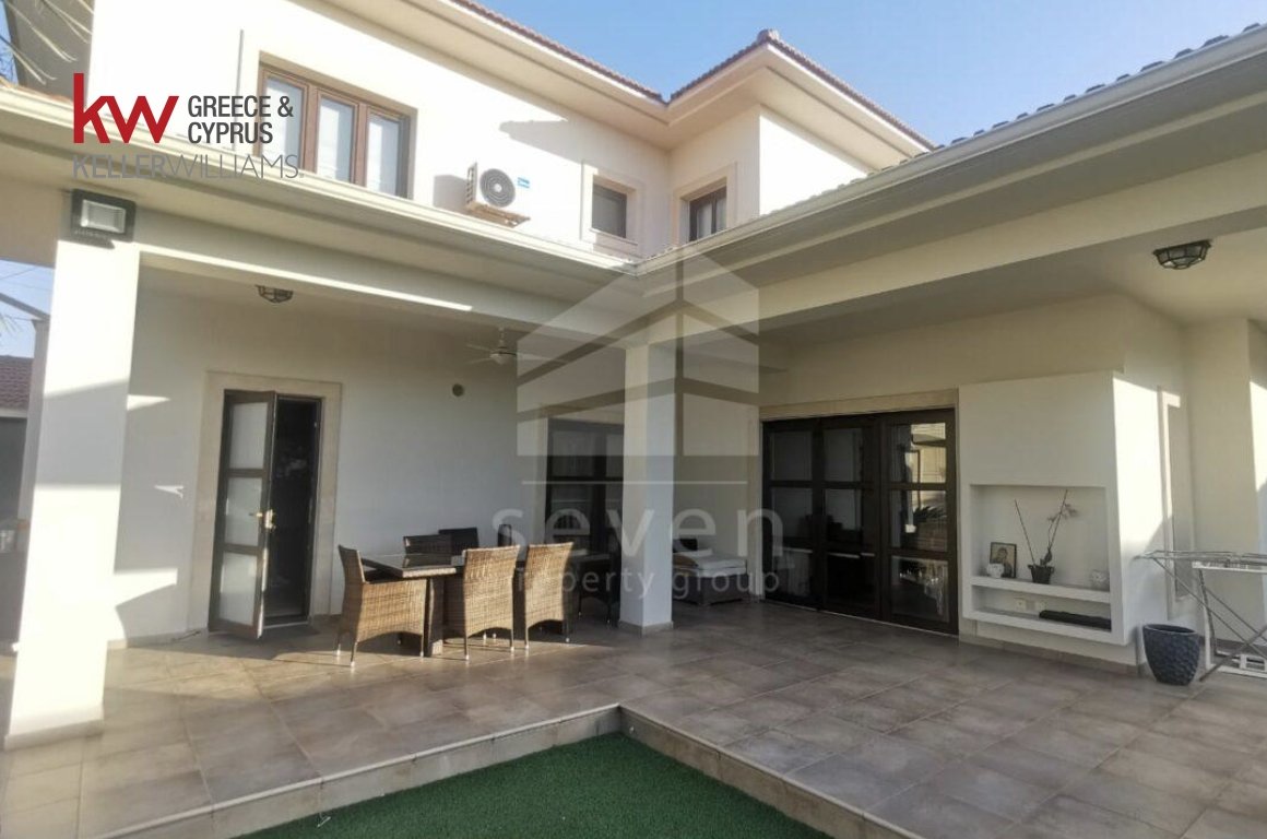 5 bedrooms Townhouse in Larnaka, Cyprus No. 40144