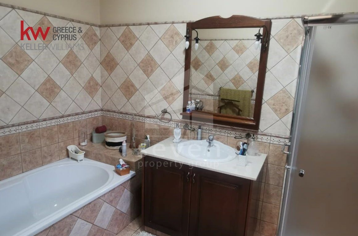 5 bedrooms Townhouse in Larnaka, Cyprus No. 40144